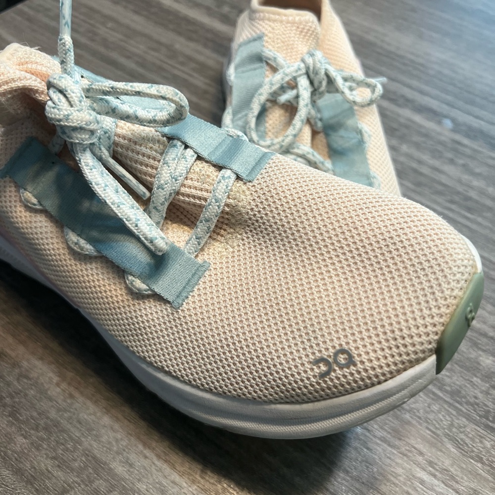 On Running Women's Athletic Shoes in Cream and Light Blue